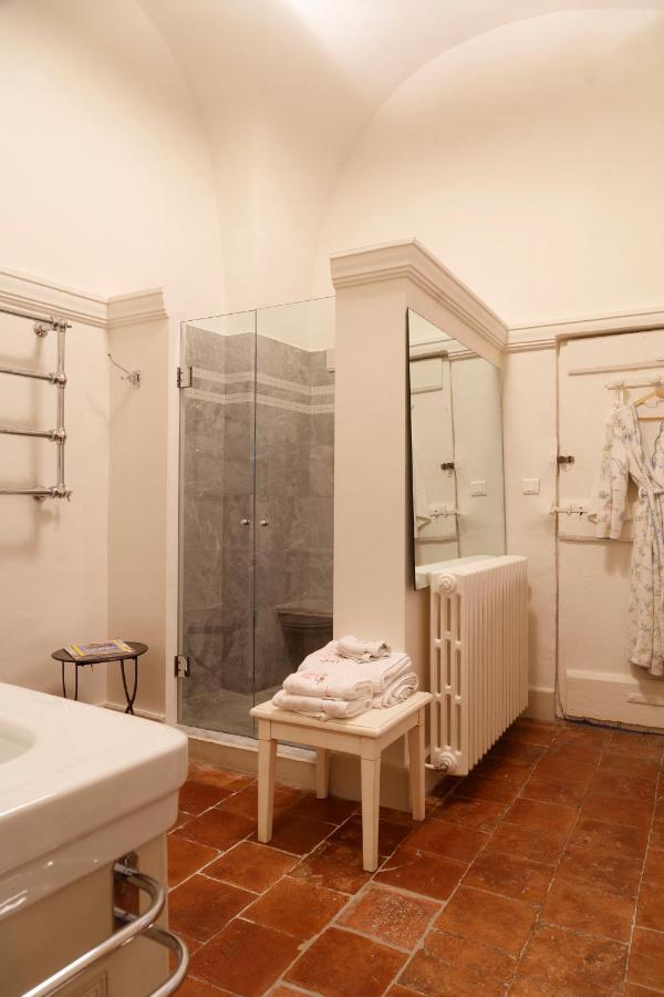Hotel Particulier De Tingry - Pierres D'Histoire Menerbes Bagian luar foto